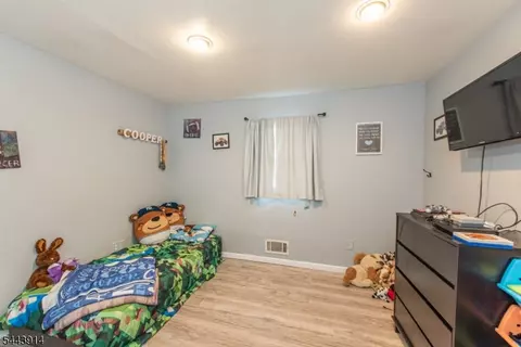 Bedroom - 73 Bergen Ave, Wanaque Boro, NJ 07420 photo 2 of 4