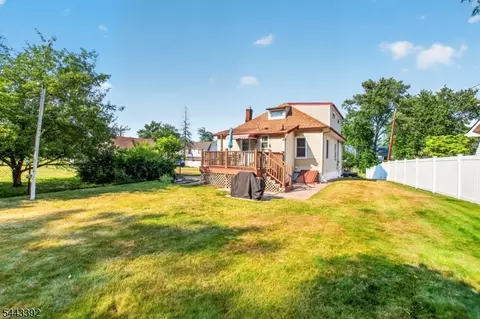 6 Crestwood Ct, Lincoln Park, NJ 07035
