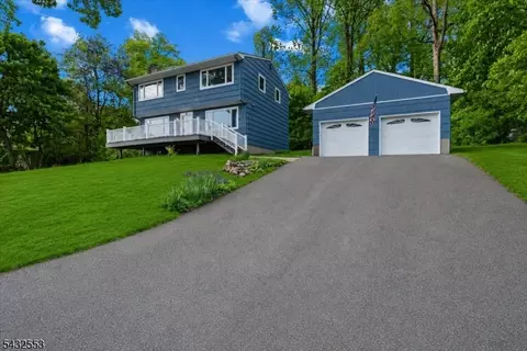 8 Cove Rd, Hopatcong, NJ 07843