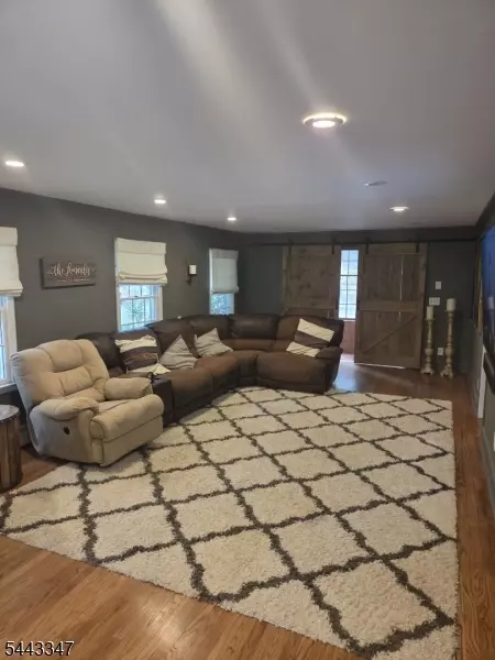 60 Washington Dr, Watchung, NJ 07069