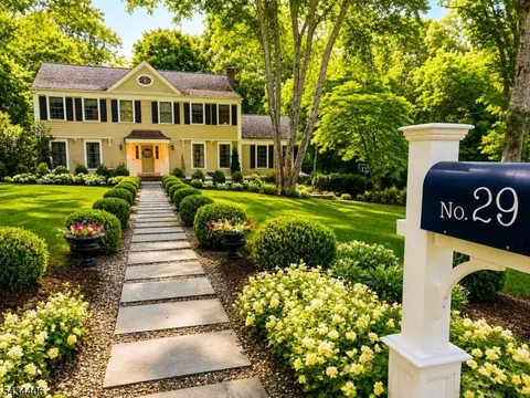 29 Birch Dr, Basking Ridge, NJ 07920