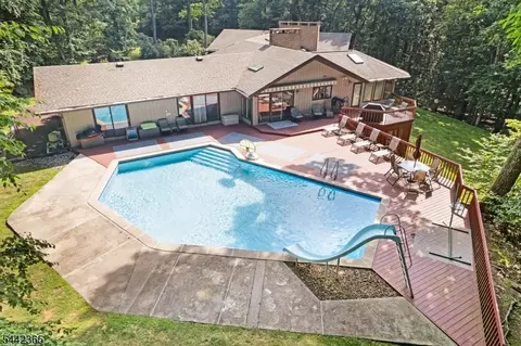 18 Horizon Dr, Mendham Twp, NJ 07945