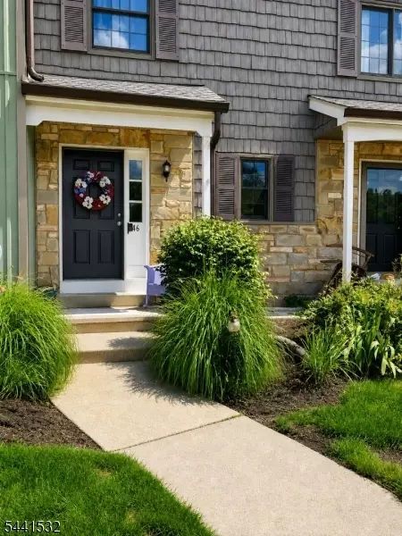 46 Duck Hawk Ct, Hackettstown, NJ 07840