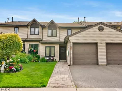 8 Plum Ct, Flemington, NJ 08822