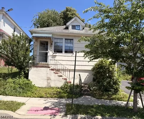 33 Butler St, Clifton, NJ 07011