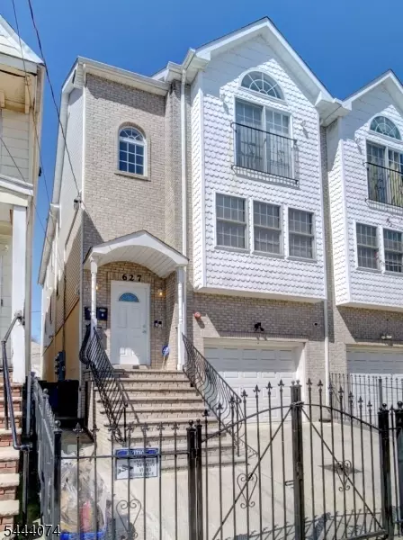 627 Hunterdon St, Newark, NJ 07108