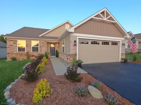 18 Lam Dr, Hamburg, NJ 07419