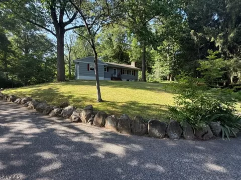 383 Emerson Ln, Berkeley Heights, NJ 07922
