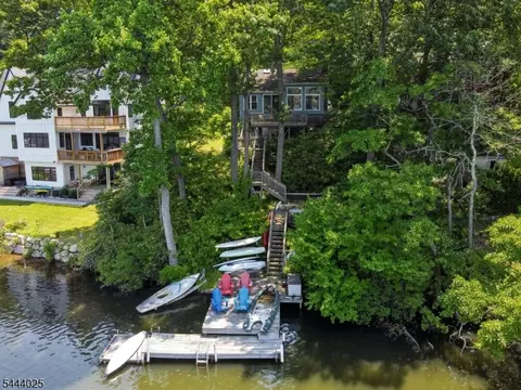 1009 Lakeside Dr E, Highland Lakes, NJ 07422