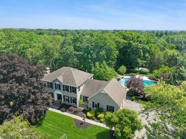 14 Menlo Dr, Whitehouse Station, NJ 08889