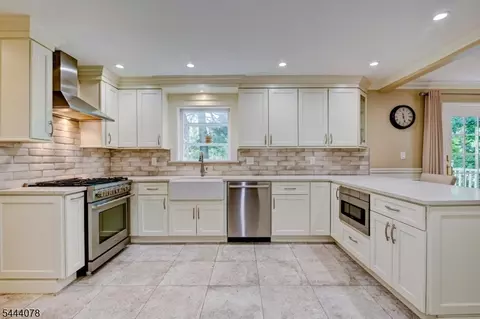 410 Stony Brook Dr, Bridgewater, NJ 08807