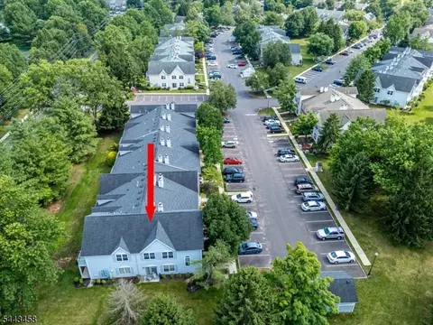 1 Gregory Ln, Franklin Park, NJ 08823