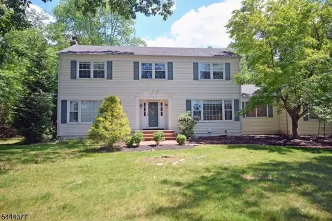 4 Heather Hill Way, Bridgewater, NJ 08807