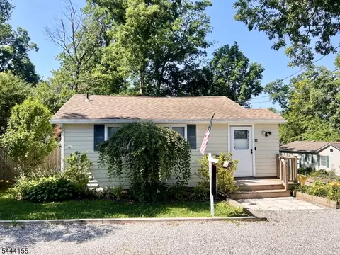 89 Tintle Ave, West Milford, NJ 07480
