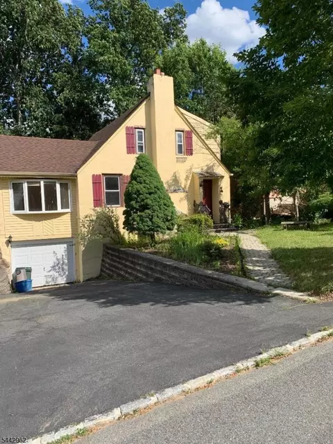 17 Dogwood Ter, Livingston, NJ 07039