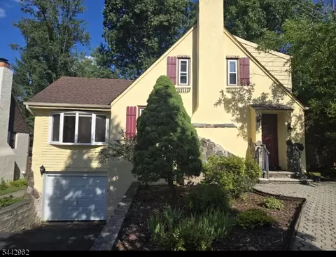 17 Dogwood Ter, Livingston, NJ 07039