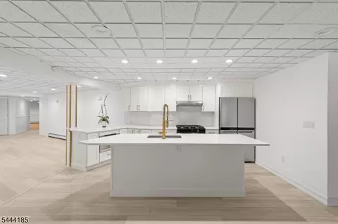 Kitchen - 720 Berdan Ave, Wayne, NJ 07470 photo 5 of 6