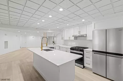 Kitchen - 720 Berdan Ave, Wayne, NJ 07470 photo 6 of 6