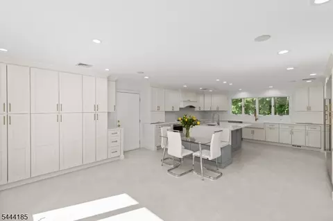 Kitchen - 720 Berdan Ave, Wayne, NJ 07470 photo 4 of 6