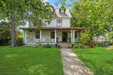 129 S Munn Ave, East Orange, NJ 07018