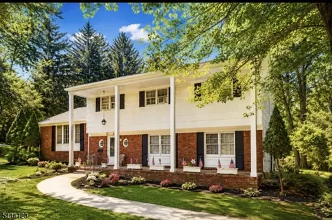5 Brookwood Dr, West Caldwell, NJ 07006