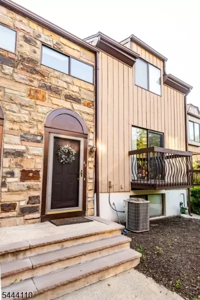49 Bennington Sq, Hackettstown, NJ 07840 photo 3