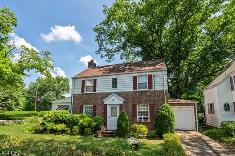 2 Allen Pl, Fair Lawn, NJ 07410