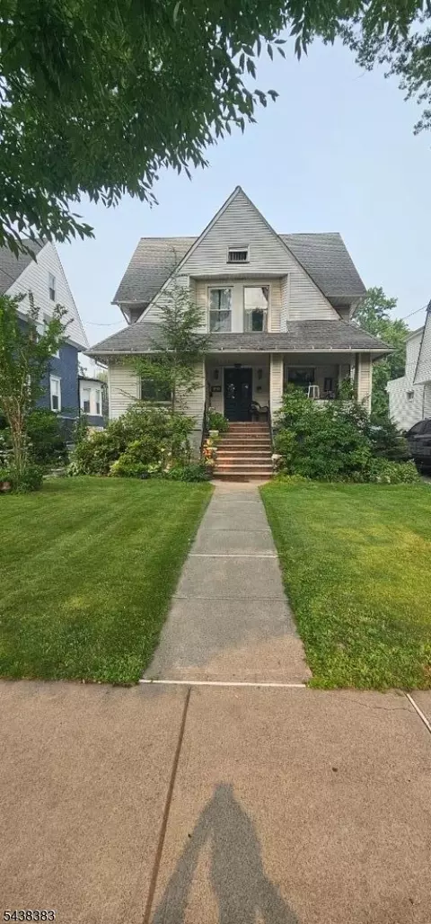 425 Chestnut St, Roselle Park, NJ 07204