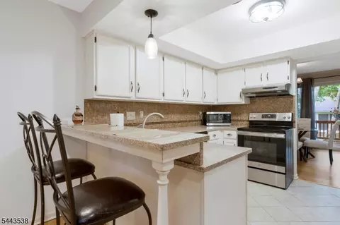 23 Eton Ct, Bedminster, NJ 07921