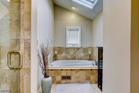 52 Ashburn Rd, Wayne, NJ 07470 photo 28