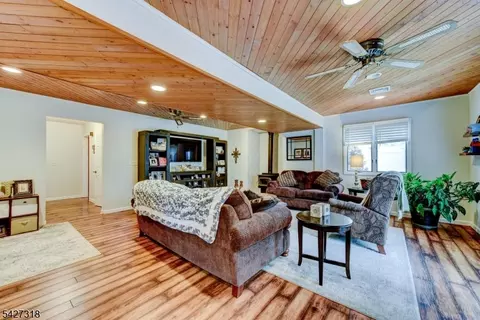 52 Ashburn Rd, Wayne, NJ 07470 photo 14