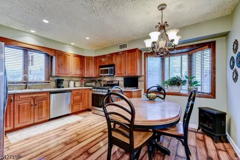 52 Ashburn Rd, Wayne, NJ 07470 photo 17