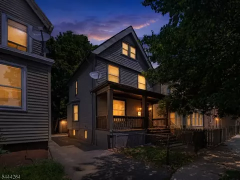 12 Clifford St, East Orange, NJ 07018