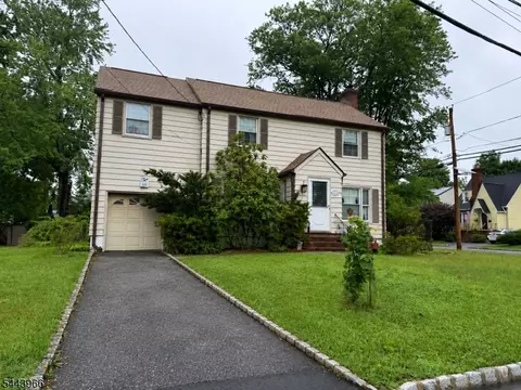 2 Charles St, Livingston, NJ 07039