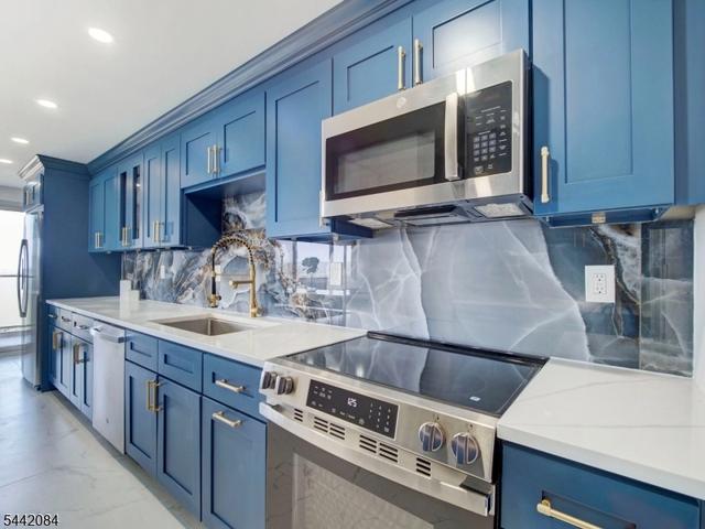 377 S Harrison St #17F, East Orange, NJ 07018