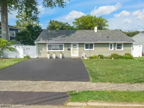57 Meakin Ave, Rochelle Park, NJ 07662