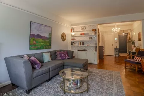 10 Crestmont Rd #4H, Montclair, NJ 07042
