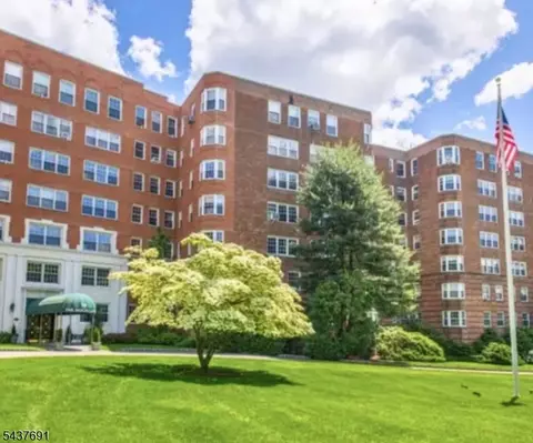 10 Crestmont Rd #4H, Montclair, NJ 07042