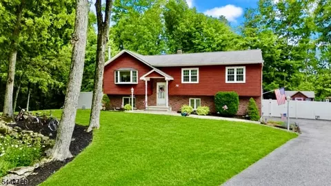 35 Deerfield Dr, Franklin, NJ 07416