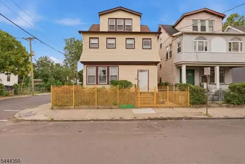 74 Smith St, Newark, NJ 07106