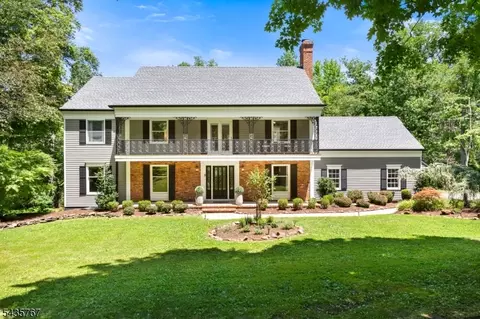 17 Sandalwood Dr, Warren, NJ 07059