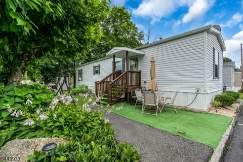 1 White Birch Park, Hampton, NJ 08827