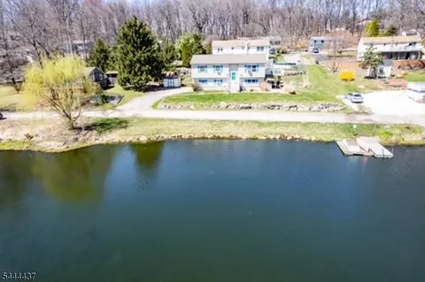 106 Starlight Rd, West Milford, NJ 07480