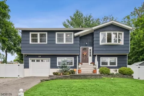 19 Selma Blvd, Randolph, NJ 07869