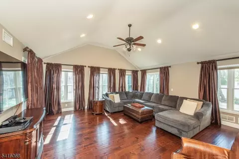 18 Stonycroft Rd, Wayne, NJ 07470 photo 16