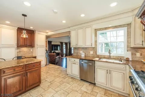 18 Stonycroft Rd, Wayne, NJ 07470 photo 8