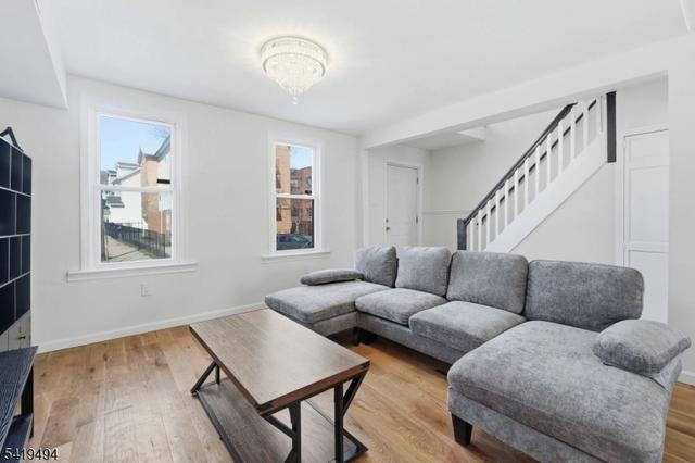64 Willoughby St, Newark, NJ 07112