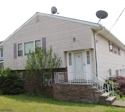 633 Totowa Rd, Totowa, NJ 07512