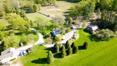 17 Hollow Brook Rd, Tewksbury Twp, NJ 07830