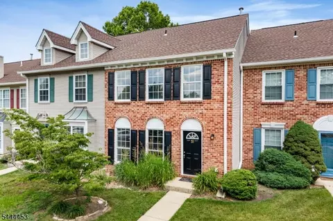 51 Chelsea Ct, Franklin Twp, NJ 08823